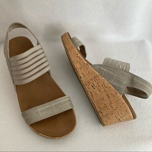 Skechers Beverlee Smitten Kitten Sandals 8.5 Taupe Fabric Cork Covered Platform